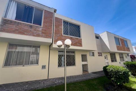 Vivienda de 2 Plantas en Av. El Retorno