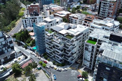 Departamento con balcón en la González Suárez