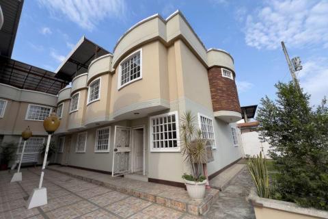 Casa en Venta – Conjunto Habitacional Residenzza, Portoviejo, Manabí