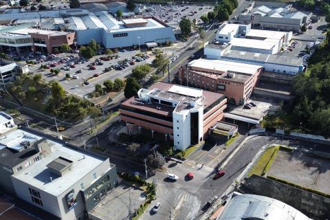 Oficinas, locales comerciales, bodegas y estacionamientos en Edificio Centrum, El Bosque