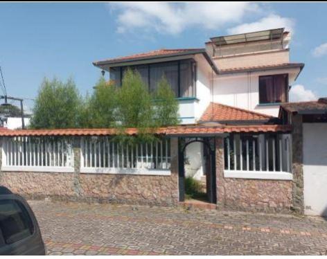 Vivienda 3 pisos en El Retorno a 100m de la Uni. Ed. Madre Teresa, Caranqui