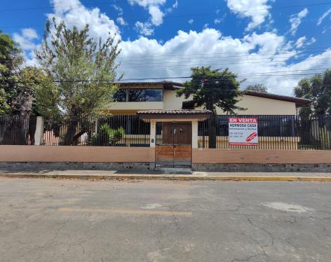 Amplia Casa De Venta En Urb. La Colina, Sangolqui