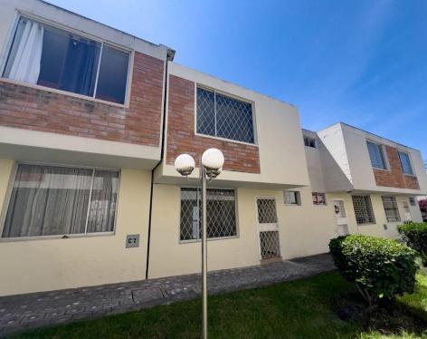 Vivienda de 2 Plantas en Av. El Retorno