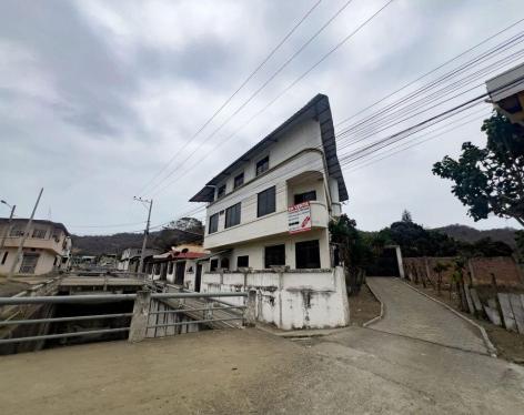 Vivienda Multifamiliar De Tres Niveles