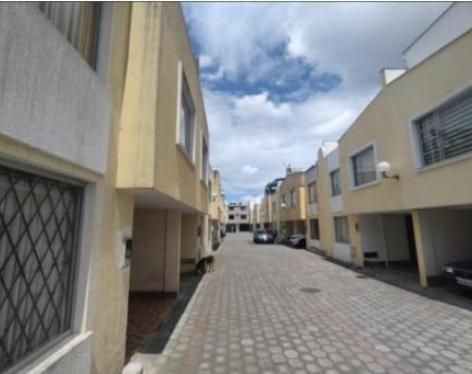 Vivienda Unifamiliar De 3 Pisos, En Venta, En San José De Morán
