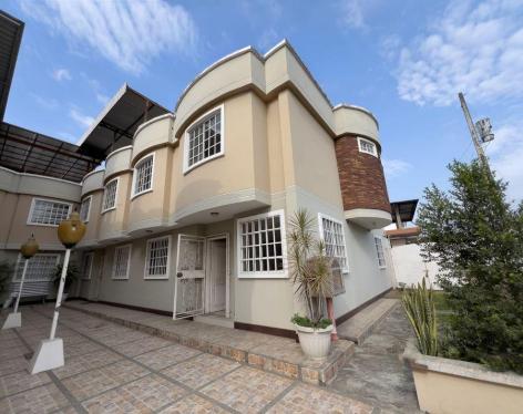 Casa en Venta – Conjunto Habitacional Residenzza, Portoviejo, Manabí