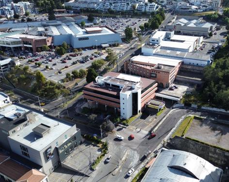 Oficinas, locales comerciales, bodegas y estacionamientos en Edificio Centrum, El Bosque