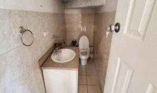 Casa de 3 Niveles en Urbanización Privada – Espacio, Seguridad y Confort en Cuenca