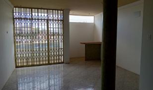 Casa multifamiliar con local comercial en  Machala