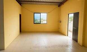 Casa multifamiliar con local comercial en  Machala
