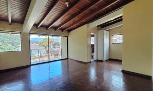 Amplia Casa De Venta En Urb. La Colina, Sangolqui