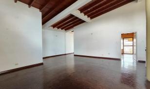 Amplia Casa De Venta En Urb. La Colina, Sangolqui