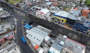 Local comercial con galpón