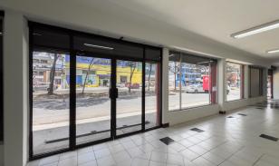 Local comercial con galpón