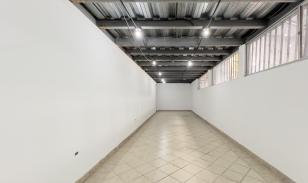Local comercial con galpón