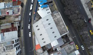 Local comercial con galpón
