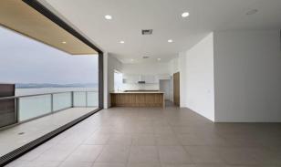 Penthouse de lujo con vista al mar