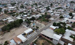 Vivienda de una casa y piscina en venta en Manta