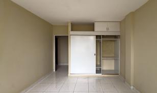 Vivienda de una casa y piscina en venta en Manta