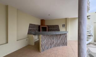 Vivienda de una casa y piscina en venta en Manta