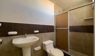 Vivienda de 2 Plantas en Av. El Retorno