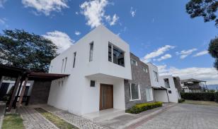 Casa en Tumbaco, Calle río Chiche