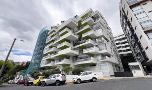 Departamento con balcón en la González Suárez