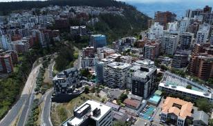 Departamento con balcón en la González Suárez