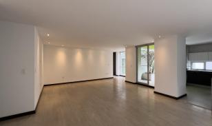 Departamento con balcón en la González Suárez