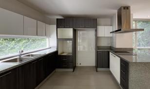 Departamento con balcón en la González Suárez