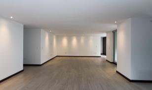 Departamento con balcón en la González Suárez