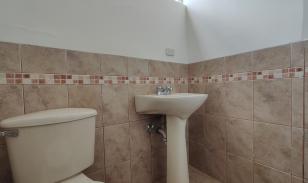 Casa en venta dentro de Conjunto Habitacional 