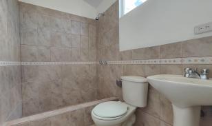 Casa en venta dentro de Conjunto Habitacional 