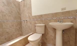 Casa en venta dentro de Conjunto Habitacional 