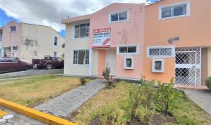 Casa en venta dentro de Conjunto Habitacional 
