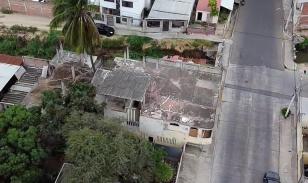 Terreno con casa en venta en Manta, Lotización el Porvenir, Calle J-3 Y J-8 Esquina