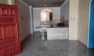 Casa multifamiliar con local comercial en  Machala