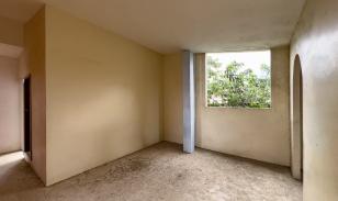Oportunidad Residencial en Montecristi: Vivienda Bifamiliar con Potencial de Desarrollo