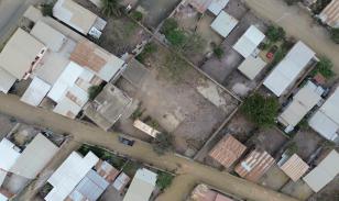 Oportunidad Residencial en Montecristi: Vivienda Bifamiliar con Potencial de Desarrollo