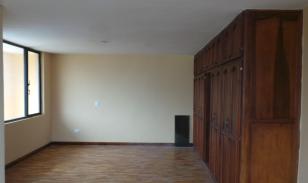 Casa de 3 plantas en el Condado