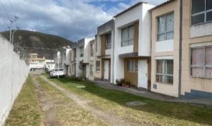 Casa aplica a crédito VIP, en Lulumbamba, San Antonio de Pichincha