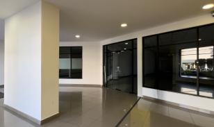 Oficinas, locales comerciales, bodegas y estacionamientos en Edificio Centrum, El Bosque