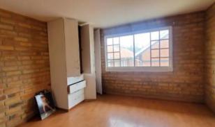 Casa de 3 Niveles en Urbanización Privada – Espacio, Seguridad y Confort en Cuenca