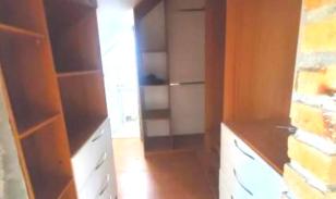 Casa de 3 Niveles en Urbanización Privada – Espacio, Seguridad y Confort en Cuenca