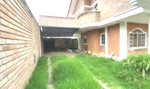 Casa de 3 Niveles en Urbanización Privada – Espacio, Seguridad y Confort en Cuenca